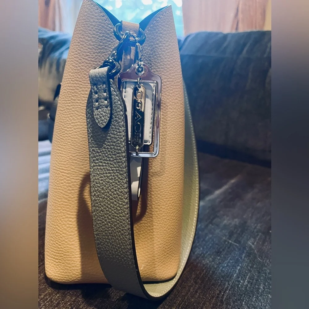 Coach Willow Shoulder Bag in Taupe EUC. - Picture 5 of 10